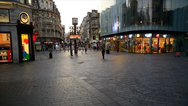 ingilterede-parekende-magazalarinin-kapatilmasinin-sirketlere-haftalik-maliyeti-2-milyar-sterlini-buldu-1608558285981.jpg İngiltere'de parekende mağazalarının kapatılmasının şirketlere haftalık maliyeti 2 milyar sterlini buldu-6