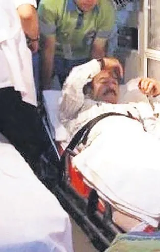 Ferdi Tayfur'a oğlu Timur Turanbayburt'un böbreği nakledildi