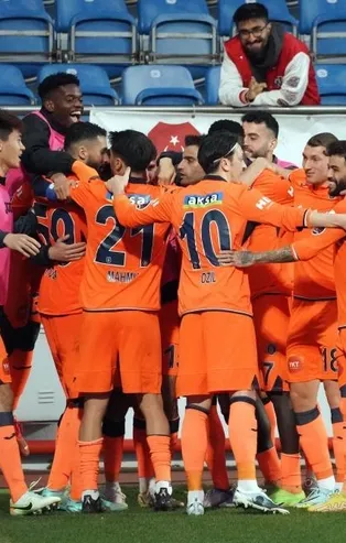 Medipol Başakşehir uzatmalarda güldü | Kasımpaşa-Medipol Başakşehir: 1-3