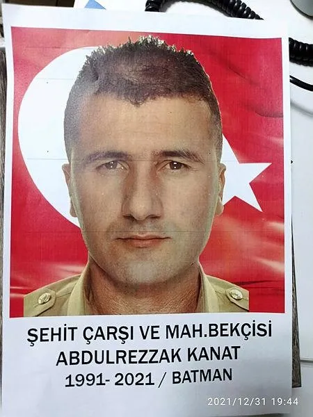 aci-haber-batmandan-geldi-hirsizlik-suphelisini-yakalamak-isteyen-ekibe-ates-acildi-1-bekci-sehit-oldu-1640975968871.jpeg Acı haber Batman'dan geldi! Hırsızlık şüphelisini yakalamak isteyen ekibe ateş açıldı: 1 bekçi şehit oldu-4