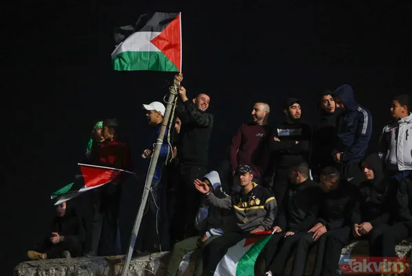 Tarihi esir takası tarihi kareler! İsrailli rehineler Hamaslılara el sallayıp veda etti... Siyonist işgalciler ise Filistinlilere saldırdı - 31