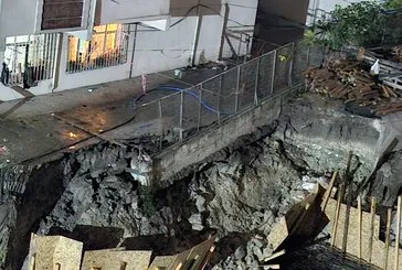 Bir binanın bahçe duvarında çökme!