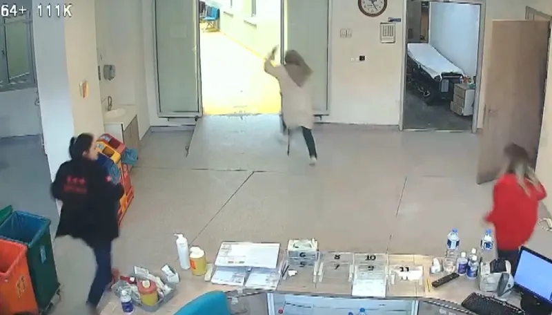 asrin-felaketinin-birinci-yili-depreme-iliskin-carpici-goruntuler-ortaya-cikti-hastanelerin-kamera-kayitlari-v-1707127990846.jpg Asrın felaketinin birinci yılı! Depreme ilişkin çarpıcı görüntüler ortaya çıktı | Hastanelerin kamera kayıtları ve öncesi-sonrası fotoğrafları...-8