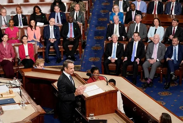 Yunanistan Başbakanı Miçotakis şova soyundu! ABD Kongresi de çanak tuttu-4