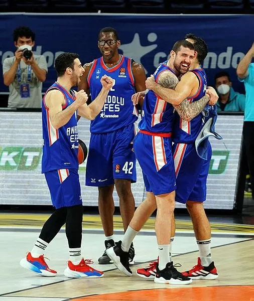 A Milli Kadın Voleybol Takımı Polonya'yı da devirdi (Yurttan ve dünyadan spor gündemi)-4