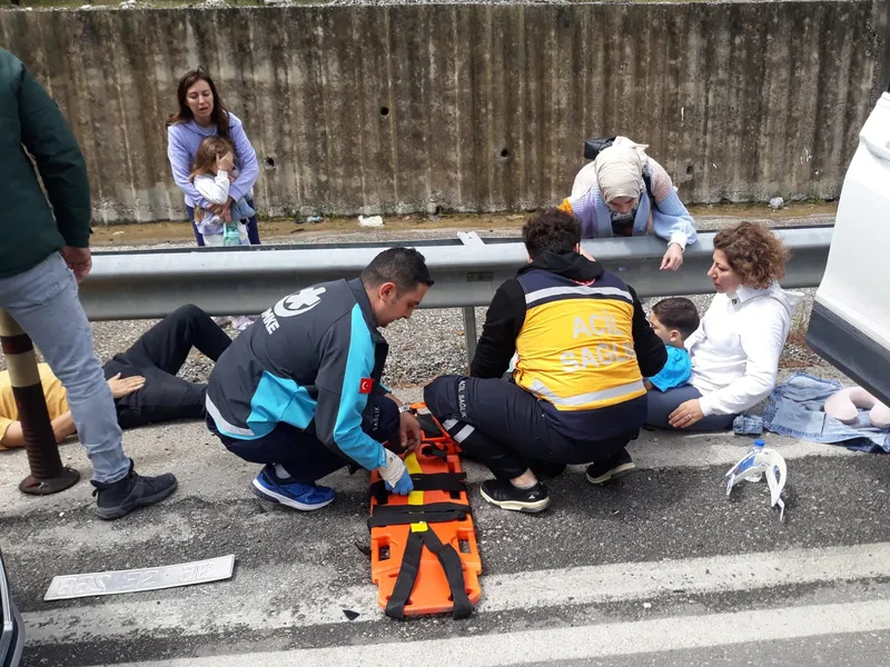 Burdur'da iki araç kafa kafaya girdi! Sürücü sıkıştığı yerden çıkamadı! O bölge trafiğe kapatıldı!-7
