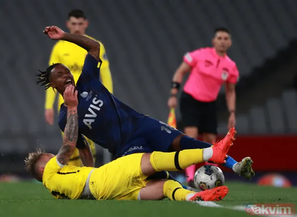 Sezon Başından Bu Yana Neredeyse Her Takımı "Ofsayt Manyağı" Yapıyor. Lakin Bu Taktiğe Kimse Karşılık Veremiyor. Anlayacağınız Hala Uyanan Yok! Aman Boşverin...