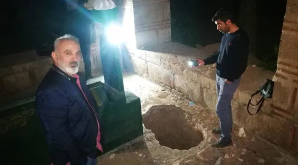 Bursa’nın İznik ilçesinde defineciler 600 yıllık tarihi Sarı Saltuk Türbesi’nde kaçak kazı yaptı-1