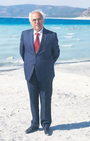 CHP'li Yeşilova Belediye Başkanı Mümtaz Şenel ve eşi evlerinde silahlı saldırıda yaralandı