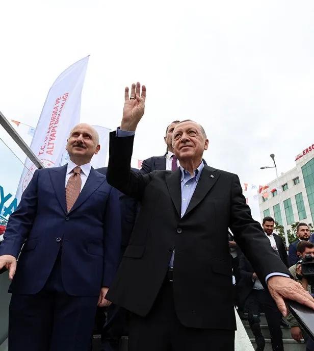 baskan-erdogan-acilisini-yaptigi-pendik-sabiha-gokcen-metrosunu-kullandi-1664724675206.jpeg