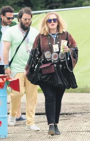 Dünyaca ünlü İngiliz şarkıcı Adele'i görenler gözlerine inanamadı! Tam 20 kilo verdi...