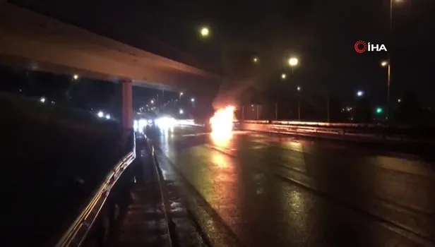 Bayrampaşa’da kaza yapan araç alev aldı