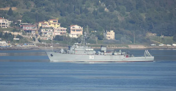 Rus savaş gemisi Çanakkale Boğazı'ndan geçti