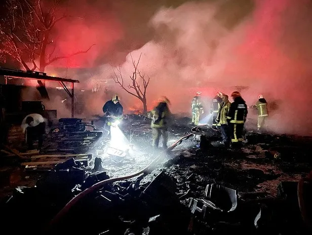 bursada-faliyet-gosteren-geri-donusum-fabrikasi-alev-alev-yandi-1638579244686.jpeg Bursa'da faaliyet gösteren geri dönüşüm fabrikası alev alev yandı!-5