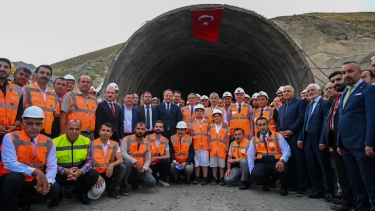 Van-Hakkari yolunda Güzeldere tüneli ile 40 dakikalık yol 6 dakikaya düşecek