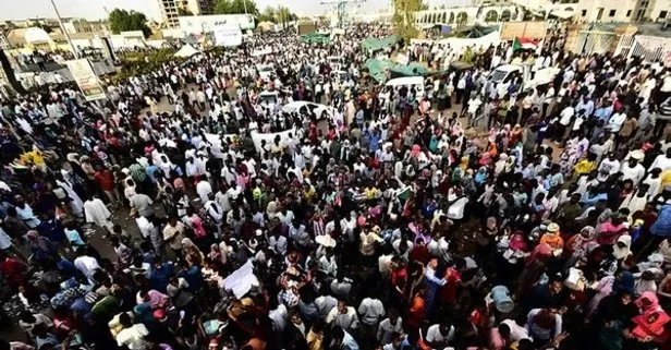 Son dakika: Sudan ordusundan göstericilere müdahale!