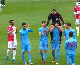 Sahada ilginç olay! Yine Salih Dursun yine hakem