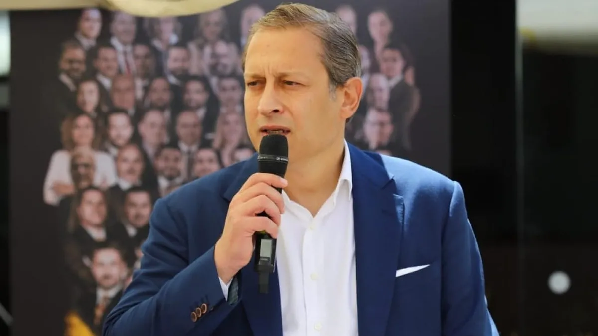 1792013831596.jpg Yelda Süren ile evliliğini tek celsede bitirmişti: Burak Elmas sevgilisi Tuğçe Koçak ile ilk kez görüntülendi-4