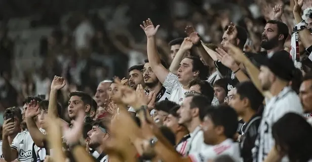 Beşiktaş tribünlerinde büyük tepki! "Serdal Adalı hoca alsana"