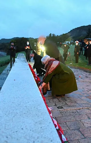 Çanakkale'de Anzak Koyu'nda sessiz şafak ayini