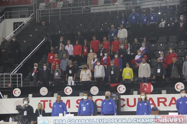 SON DAKİKA: Saat 9'u 5 geçe Golbol Milli Takımı maçı durdurdu! Atatürk için saygı duruşunda bulundu - 2