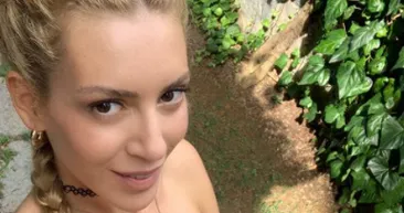 Sinem Kobaldan sonunda dedirten hamile pozları! İşte Kenan İmirzalıoğlunun 8 aylık hamile eşi Sinem Kobalın son hali...