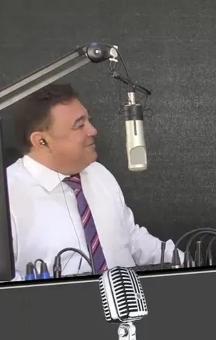 Ege'de Son Ses isimli yerel radyoda mültecilerle ilgili rezil sözler: Afganlar sakallı pis pis Ukraynalı bayanlar gelsin