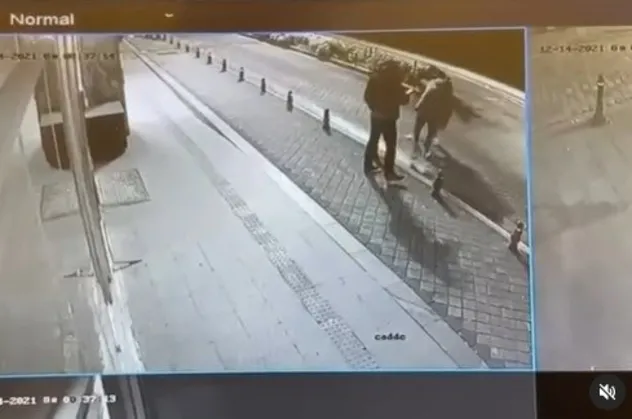 Pantolonunu indirip kadının üzerine işedi! Ayhan Sicimoğlu paylaştı: Moda'da mide bulandıran olay