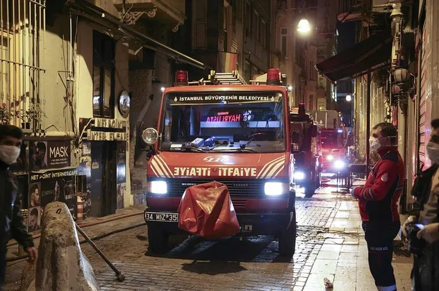 Beyoğlu’nda korku dolu anlar! Art arda 2. yangın