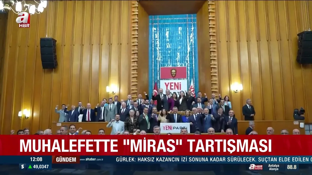Siyasette "miras" kavgası! Özgür Özel'den CHP'ye sert yanıt: Atatürk'ün mirasını yanımızda getirdik