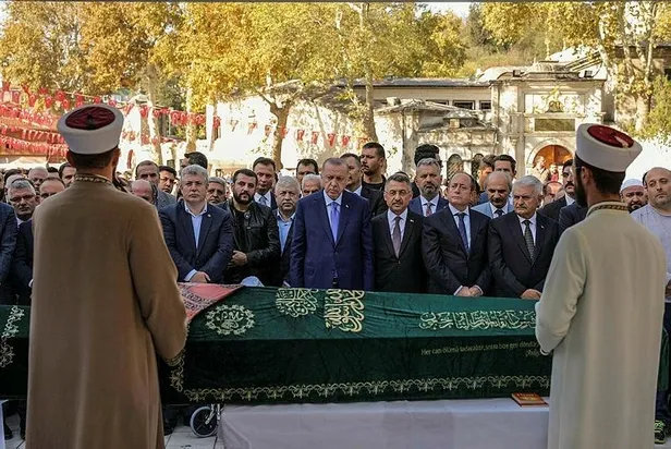 Son dakika: Başkan Erdoğan İstanbul'da Muhammet Emin Akbaşoğlu'nun annesi Nevin Akbaşoğlu'nun cenaze törenine katıldı-1