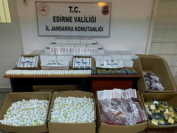 edirnede-703-bin-liralik-cinsel-icerikli-kacak-hap-ve-jel-ele-gecirildi-1607691291676.jpg Edirne'de 703 bin liralık cinsel içerikli kaçak hap ve jel ele geçirildi-2