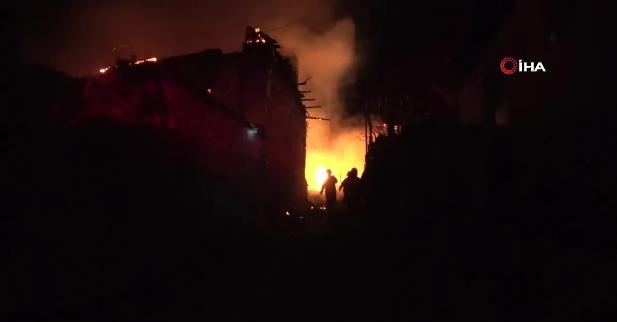 Uşak'ta gece vakti korkutan yangın!