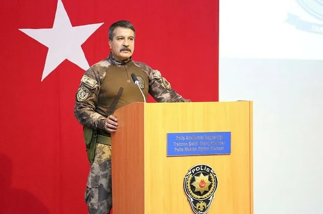 Sosyal medyaya damga vuran o video! Emniyet Müdürü FETÖ'cü alçakları yerin dibine soktu