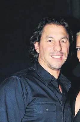 Ece Sükan'ın iş adamı sevgilisi Uğur Güven gecelere aktı! Aslı Turanlı ile Boğaz’daki bir restoranda yakalandı-4