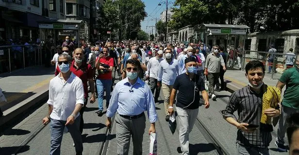 Tramvay seferleri durunca binlerce kişi Ayasofya Camii’ne yürüdü