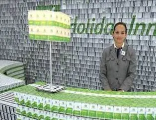 200 Bin Plastik Kartla İnşa Edilen Otel