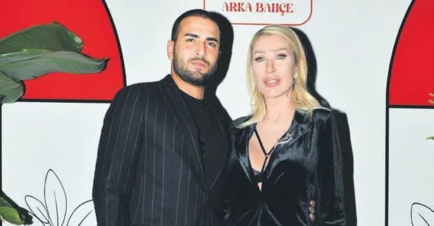 Seda Sayan mülk sahibi olduğu mekanın yenilenmesi şerefine verilen davette eşiyle boy gösterdi