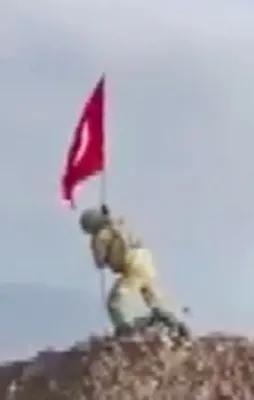 Türk bayrağı Darmık Dağı'na dikildi