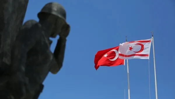 kktcde-piyango-skandali-biletin-uzerine-basilan-fotograf-buyuk-tepki-cekti-1658737832080.jpg KKTC'de piyango skandalı! Biletin üzerine basılan fotoğraf büyük tepki çekti-3