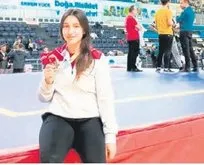 Hanife Eylem ve kardeşi Osman Özkay Wushu dalında başarıdan başarıya koşuyor