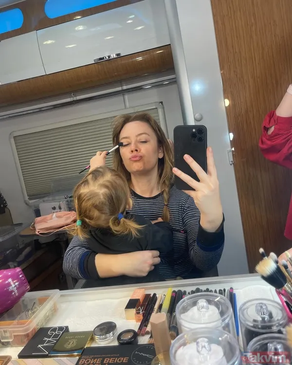 Minik Eliz annesi Buse Varol’un kopyası! Çağla Şıkel ile Alişan’ın kızı Eliz’in ev hallerine bakın! O anlar ilgi odağı oldu! - 28