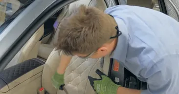 Mercedes koltuğunu kesip biçti! İçinden çıkanlara kimse inanamadı