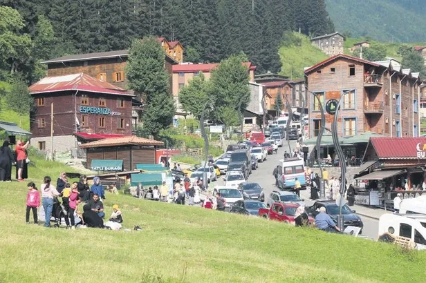 rizenin-ayder-yaylasina-turist-akini-otel-ve-pansiyonlarda-yer-kalmadi-1659905954422.jpeg Rize'nin Ayder Yaylası'na turist akını! Otel ve pansiyonlarda yer kalmadı-1