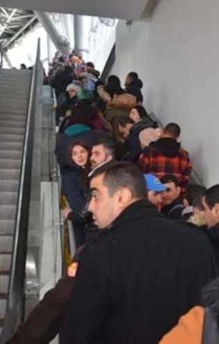 Bursa Uludağ'da binlerce kişi kuyruğa girdi