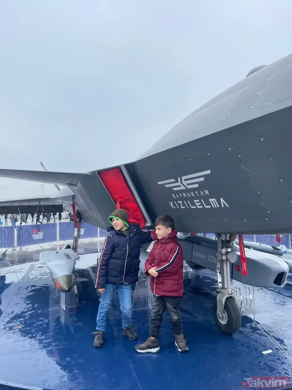 Çocuğu, genci, yaşlısı... KIZILELMA'mıza ilgi büyük: Takvim.com.tr insansız savaş uçağı ve Bayraktar AKINCI'nın mühimmatlarını görüntüledi - 14