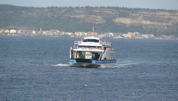 Gökçeada ve Bozcaada’ya kötü hava koşulları yüzünden feribot seferleri yapılamıyor