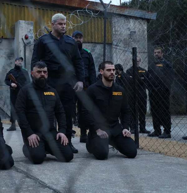 yalniz-kurt-8-bolum-2-fragmani-yayinlandi-benden-her-sey-olur-ama-ala-hain-olmaz-1647465457759.jpg Yalnız Kurt 8. bölüm 2. fragmanı yayınlandı: “Benden her şey olur ama ala hain olmaz!”-5