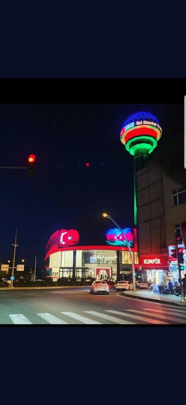 Baskent Ankara Nin Simgelerinden Atakule Azerbaycan Bayragi Nin Renkleriyle Isiklandirildi Takvim