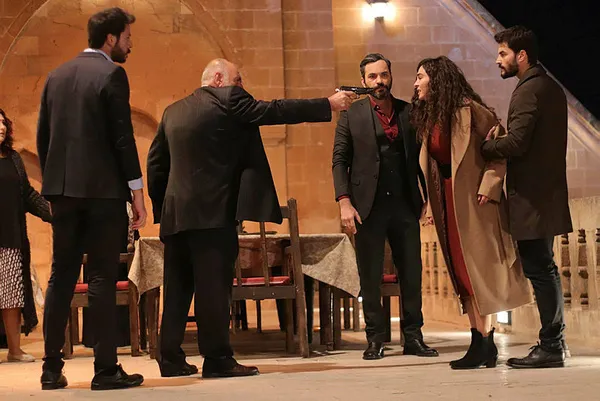 hercai-dizisi-abdli-klinik-psikologunu-kendisine-hayran-birakti-hercai-psikolojik-bir-basyapit-1608748225358.jpg Hercai dizisi ABD’li klinik psikoloğunu kendisine hayran bıraktı: Hercai psikolojik bir başyapıt-2